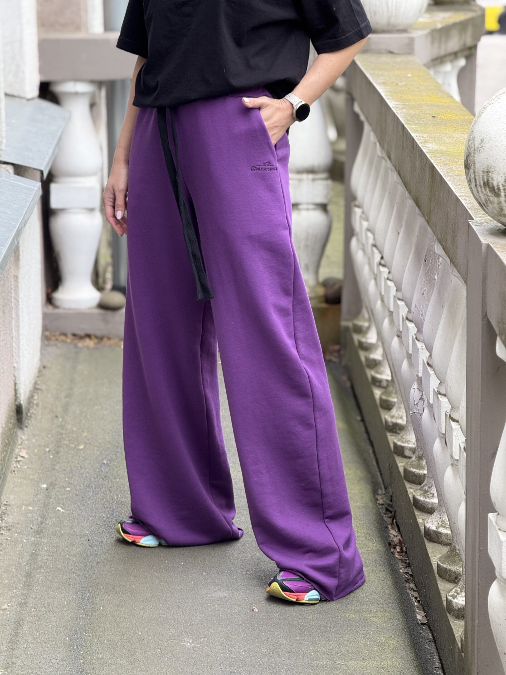 Violetinės plačios trikotažinės kelnės