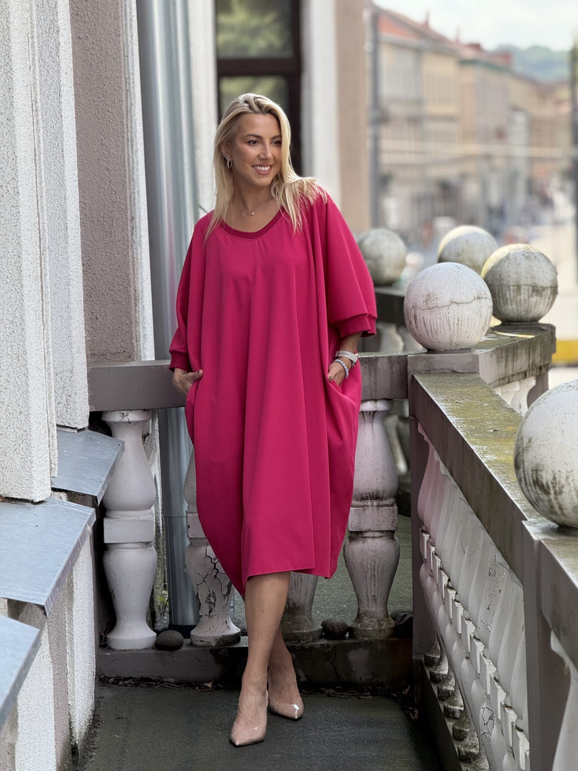 Rožinė trumpa plati suknelė