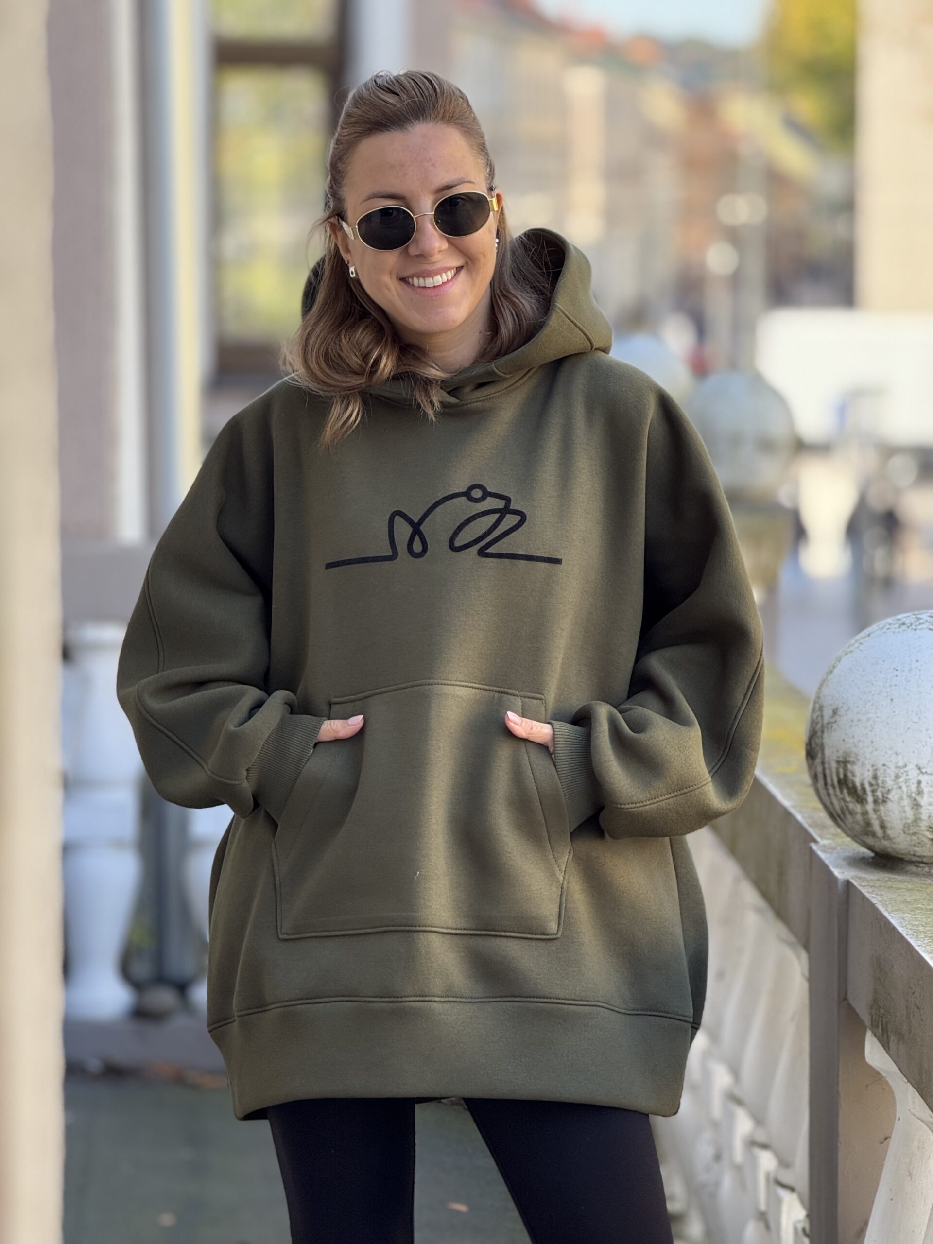 Chaki OVERSIZE didelis VARLIŲ bliuzonas su gobtuvu (su pūkeliu)