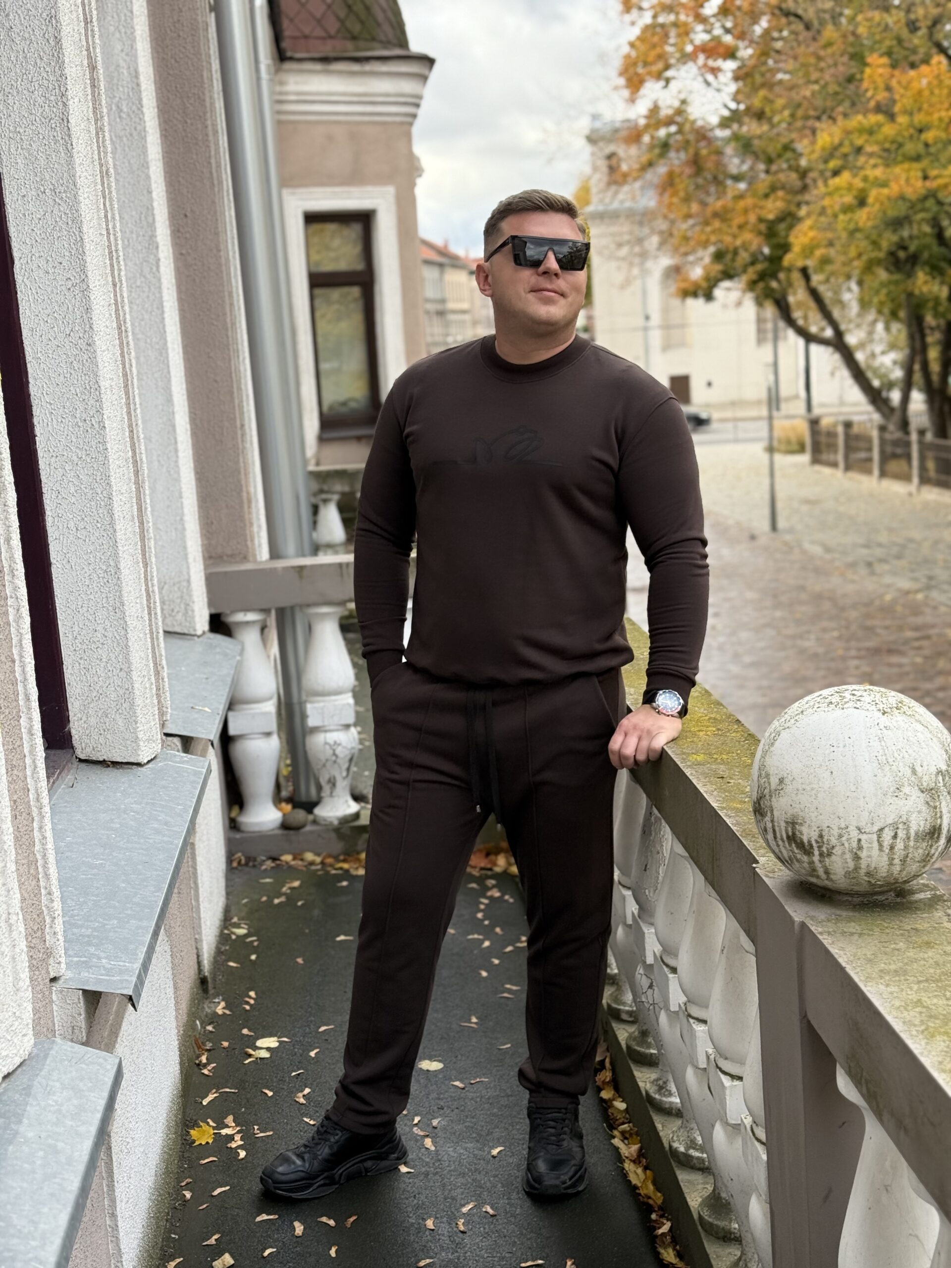 Vyriškas klasikinis bliuzonas su logo - XL