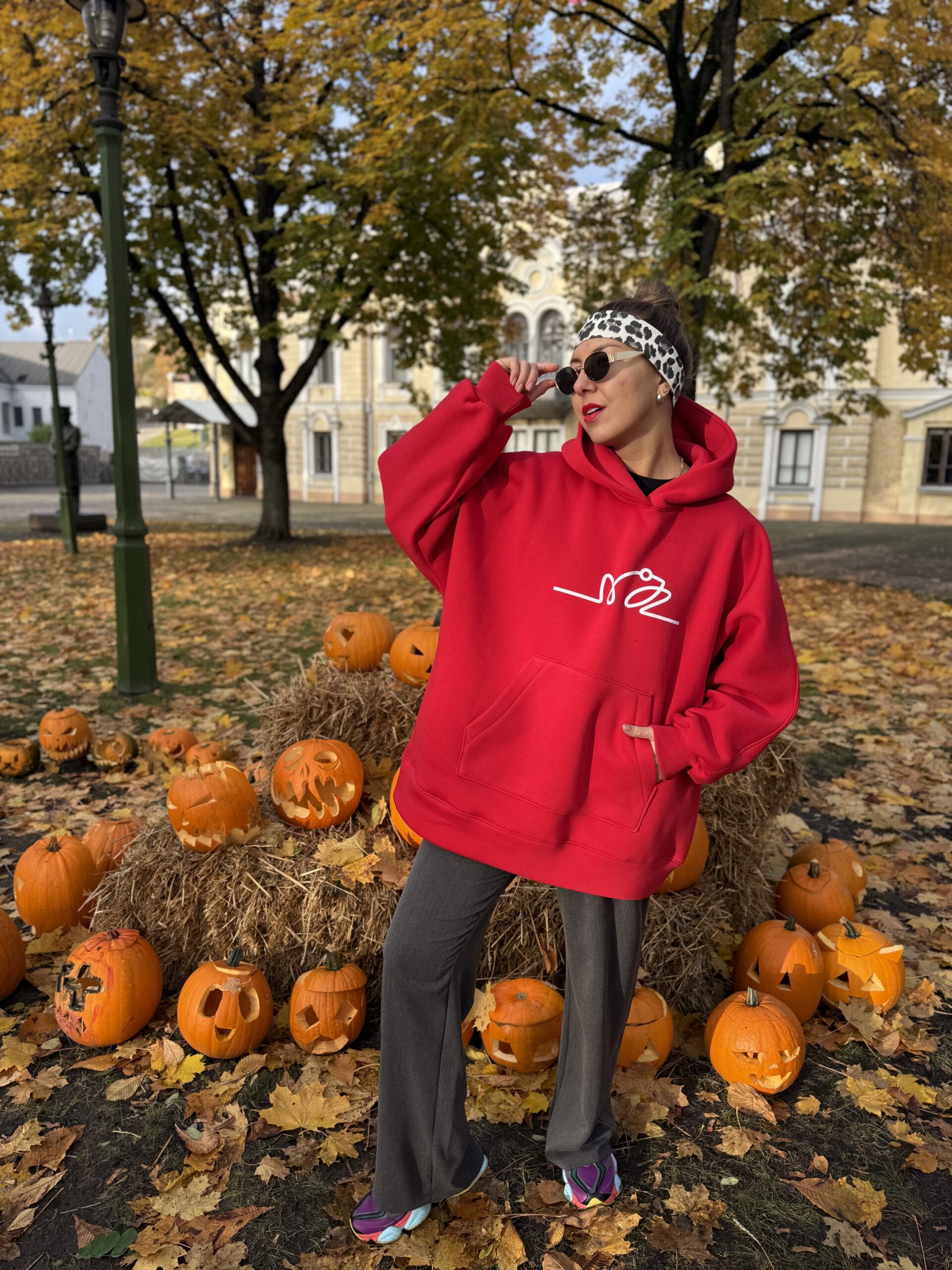 Raudonas OVERSIZE didelis bliuzonas su gobtuvu (su pūkeliu) - Image 2