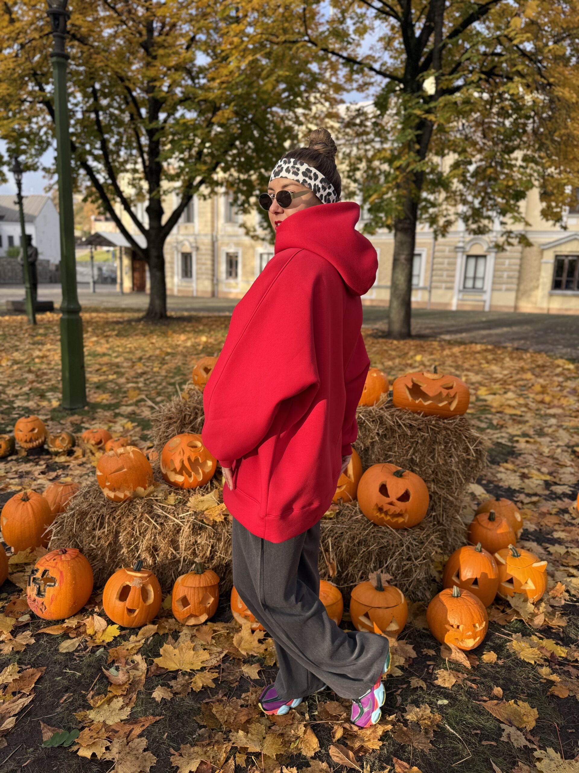 Raudonas OVERSIZE didelis bliuzonas su gobtuvu (su pūkeliu) - Image 3