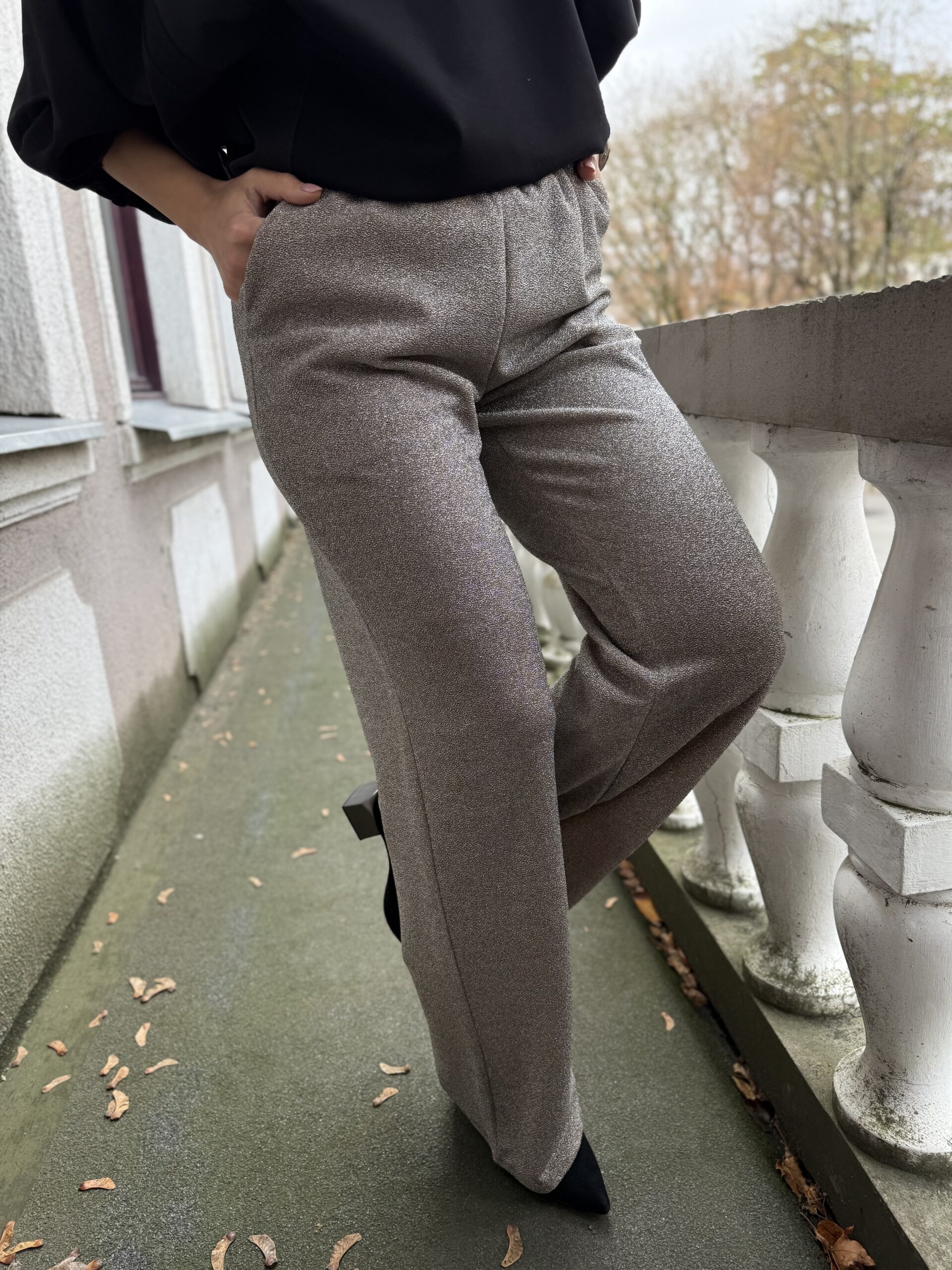 BLIZGIOS kreminės kelnės