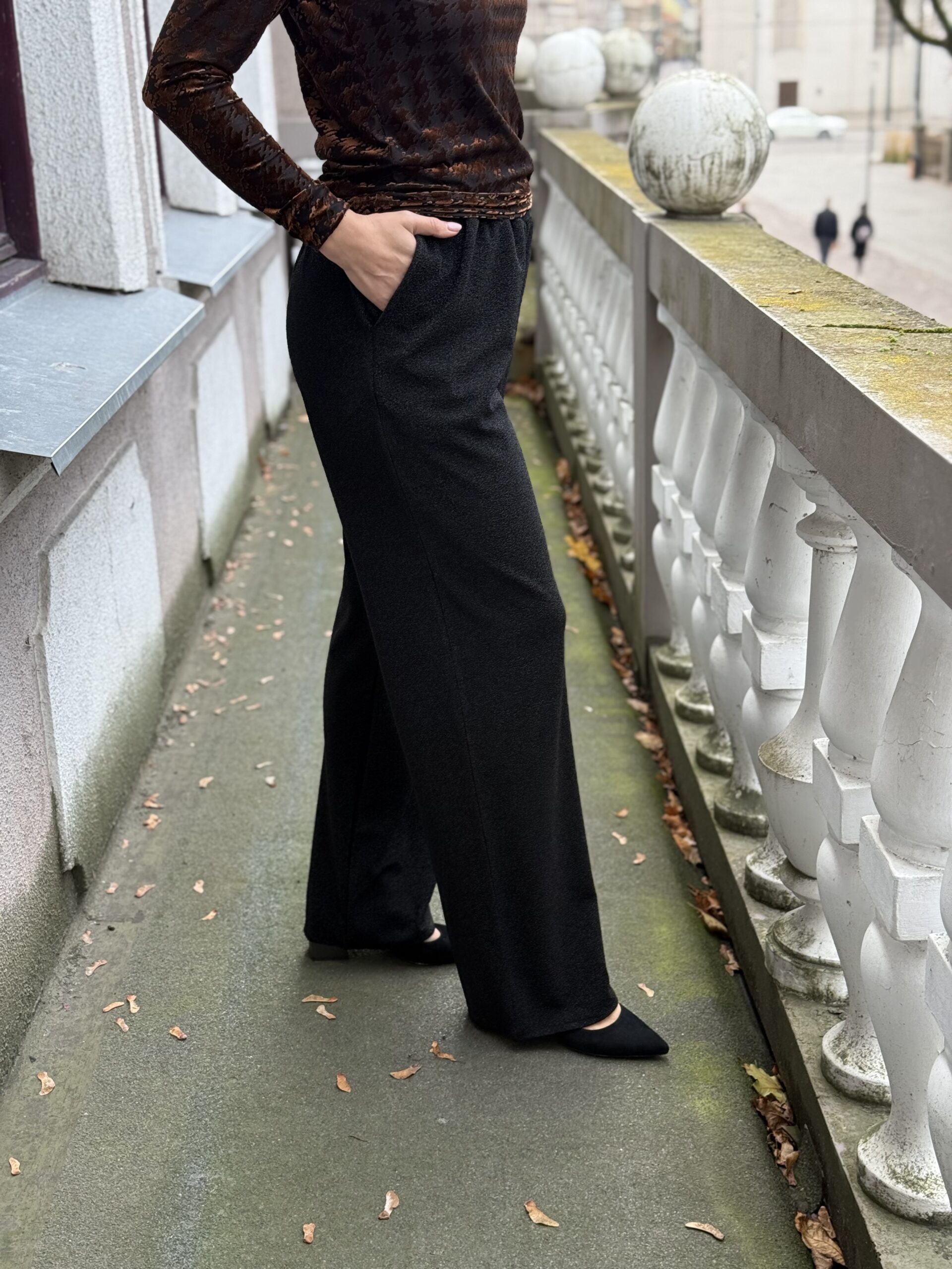 BLIZGIOS juodos kelnės - Image 2