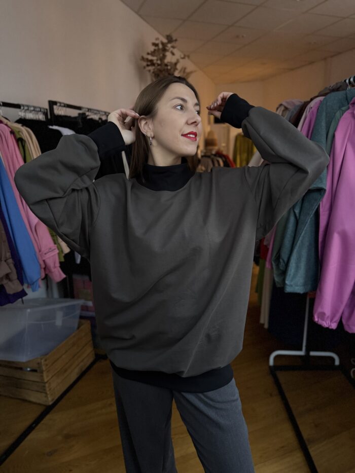 Chaki džempas su juodais ribais unisex - dydis L/XL