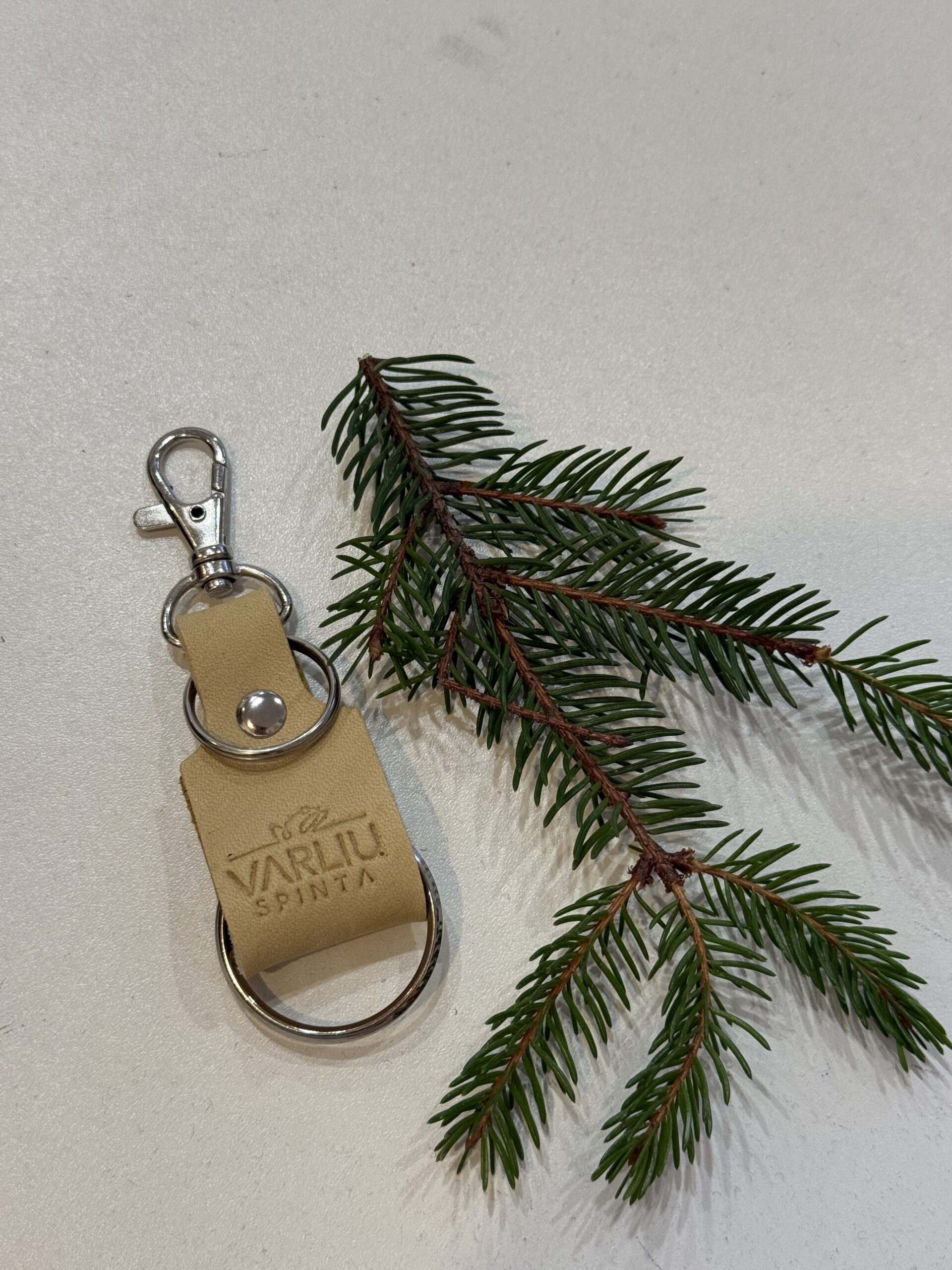 Smėlinis raktų pakabukas