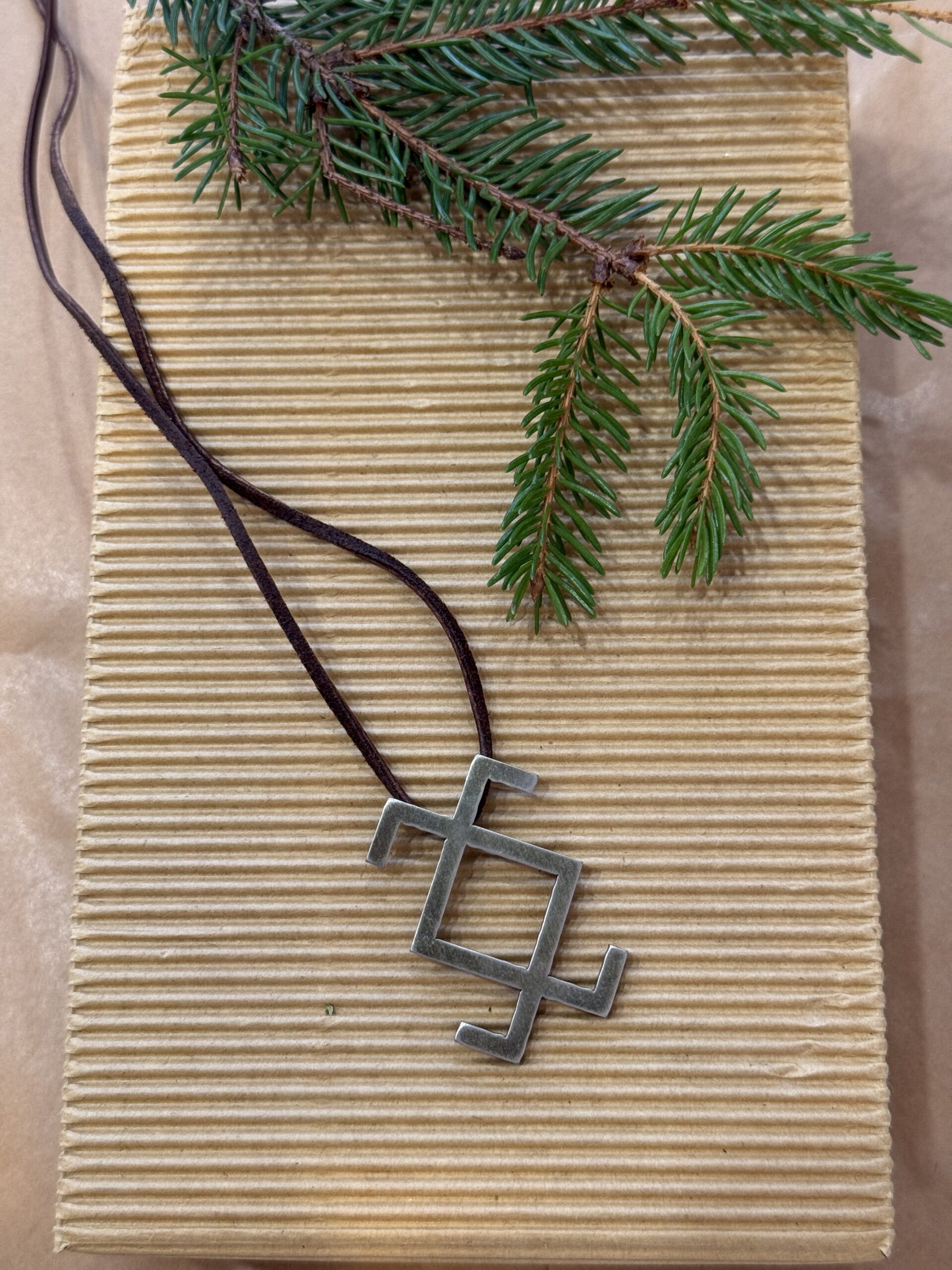 Pakabukas / baltų ženklas- Nr.2