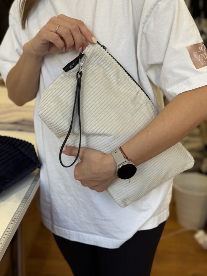 Šviesaus velveto delninė