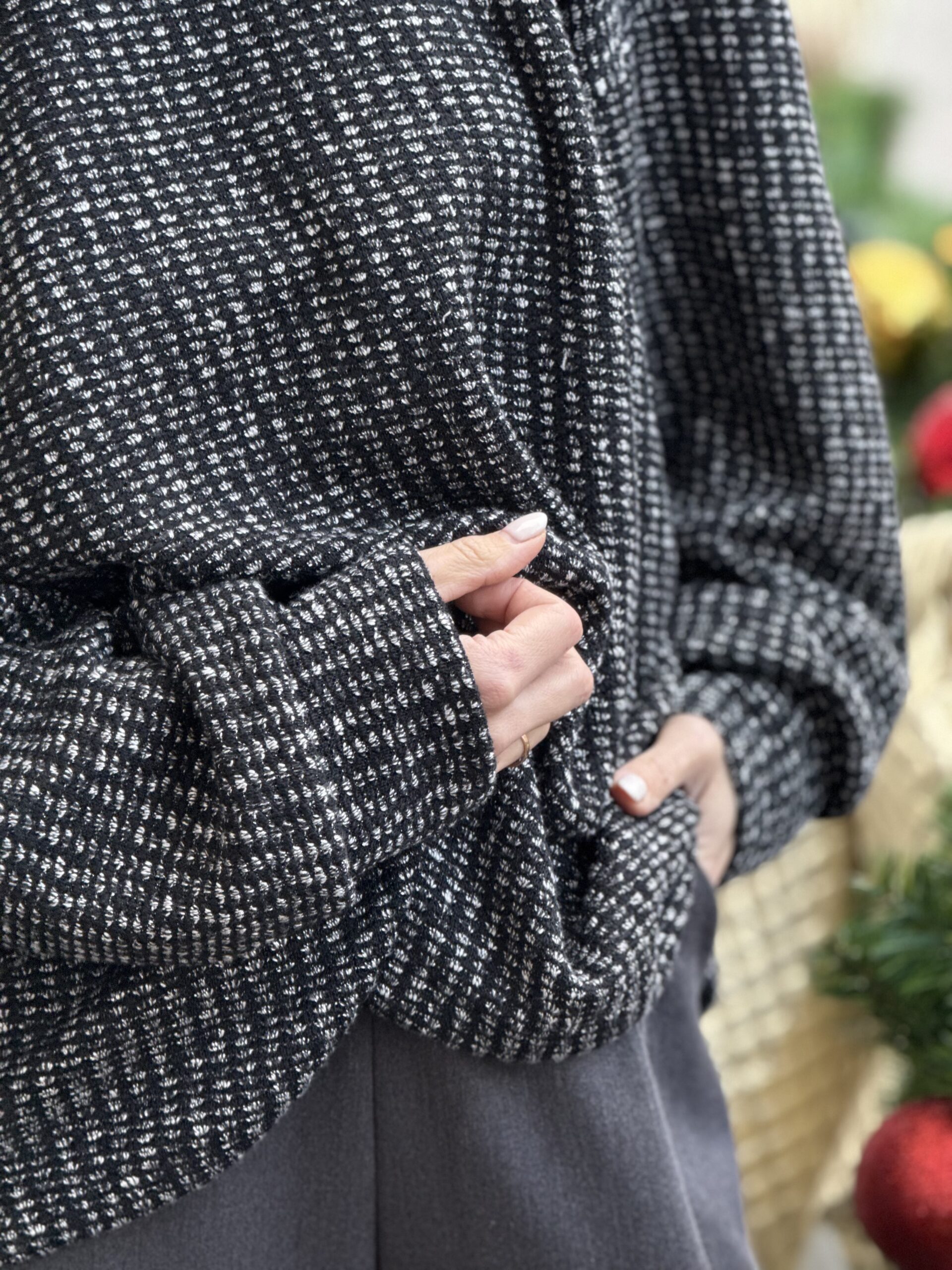 Megztinis su aukštu kaklu ir reguliuojamo pločio apačia - Image 5