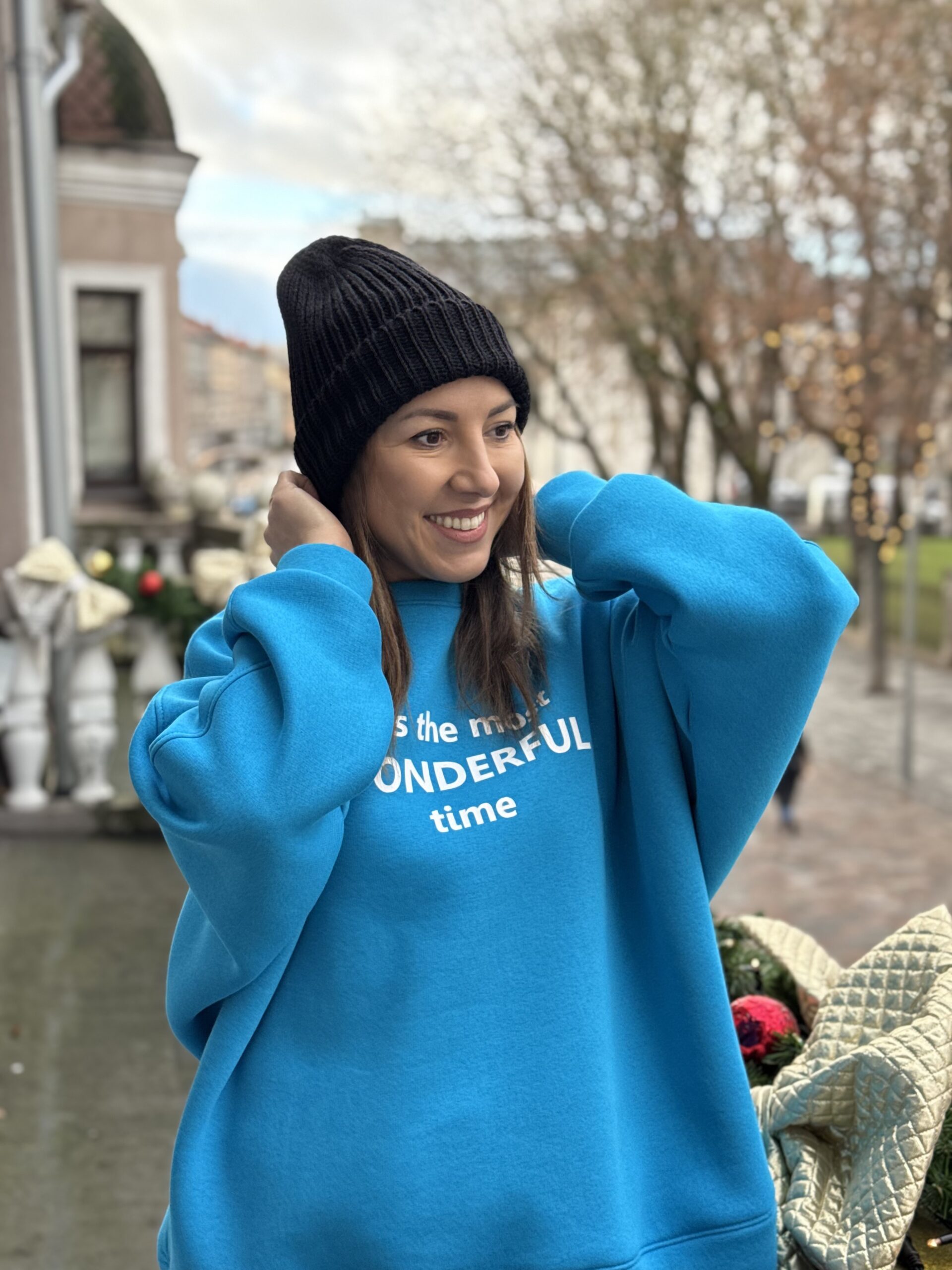 Juoda megzta kepurė BE LOGO