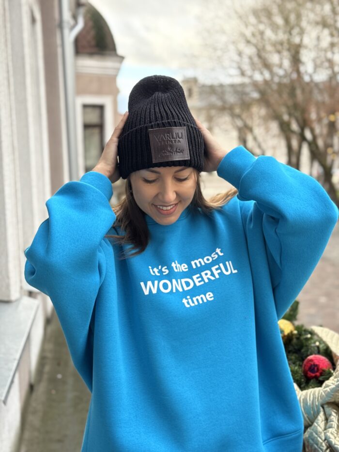 Juoda megzta kepurė SU LOGO