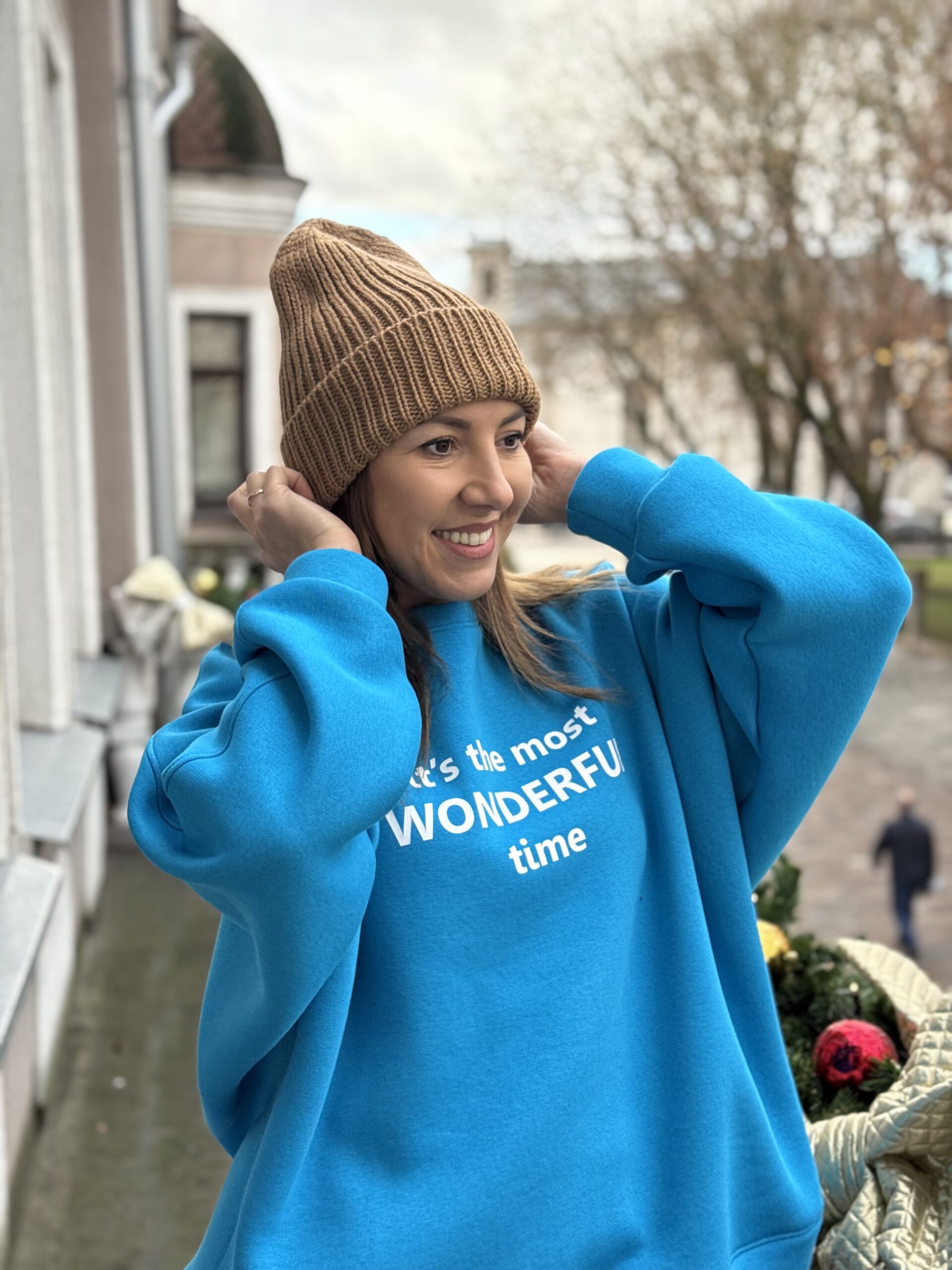 Ruda megzta kepurė BE LOGO