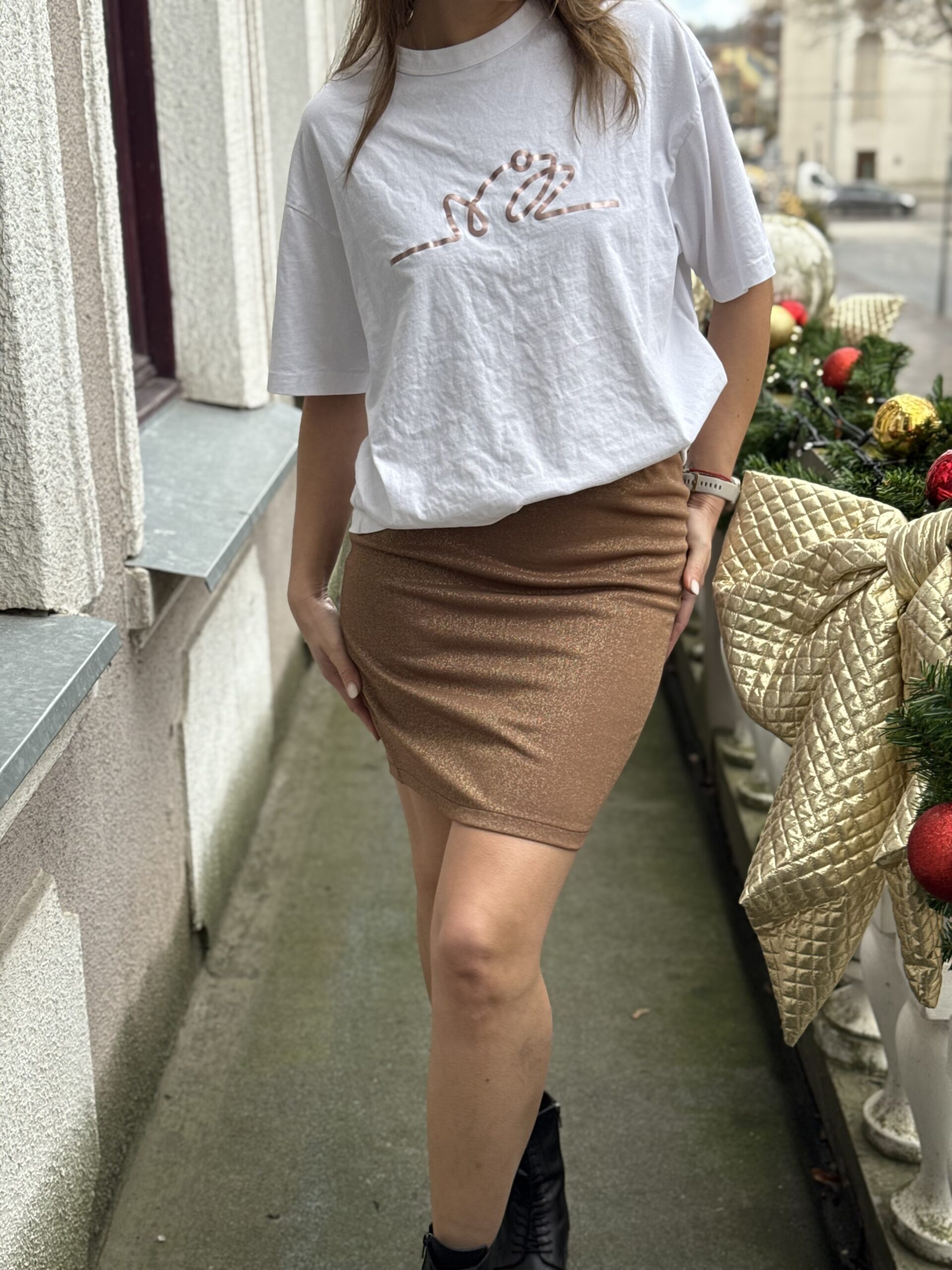 Blizgus prigludęs sijonukas (modelis su S dydžiu. M ir L ilgesni variantai)