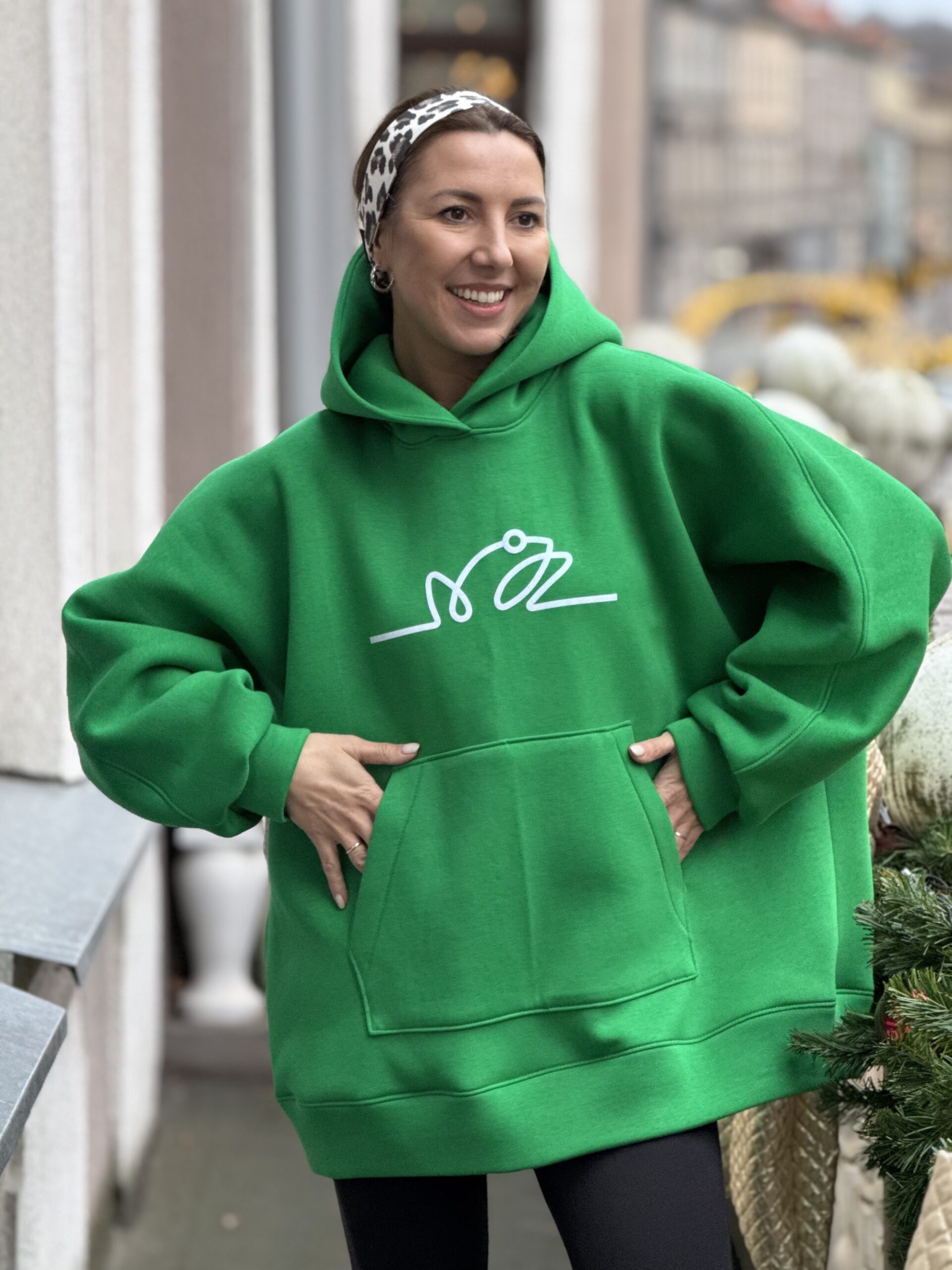 Žalias OVERSIZE didelis VARLIŲ bliuzonas su gobtuvu (su pūkeliu) - Image 4