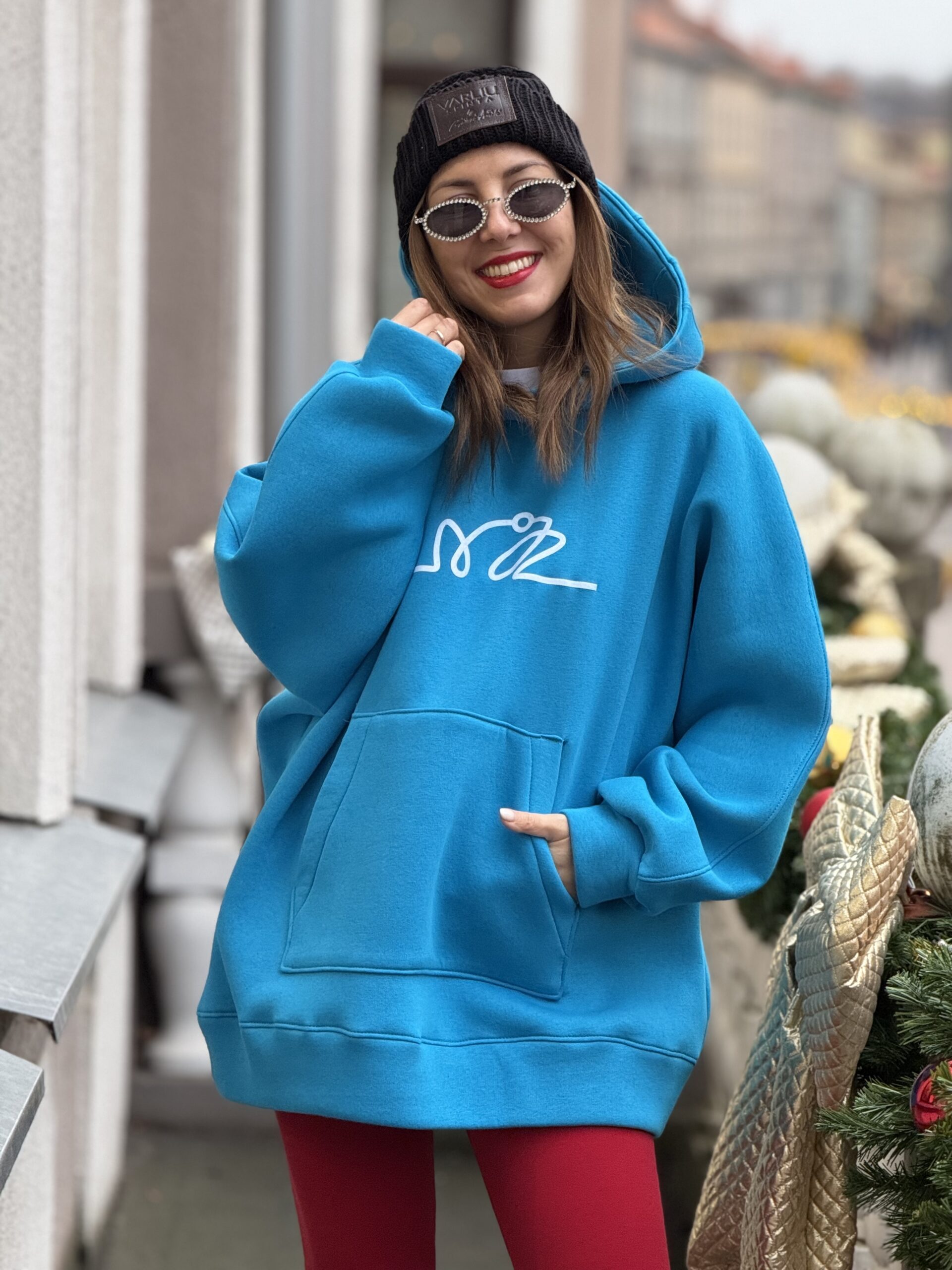 Mėlynas OVERSIZE didelis VARLIŲ bliuzonas su gobtuvu (su pūkeliu)