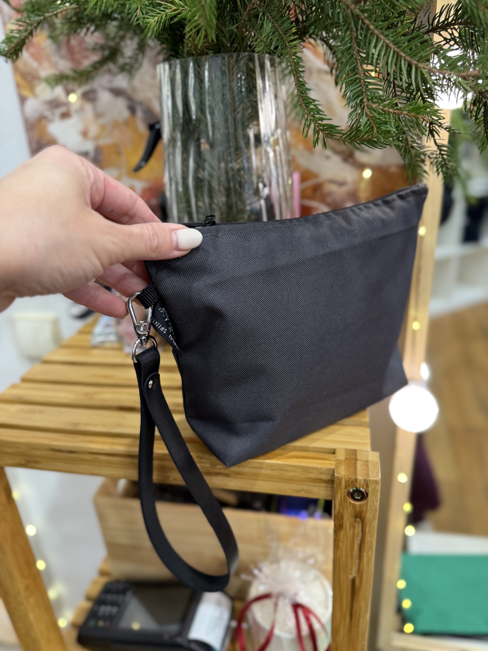 Tamsiai pilka delninė (lietpaltinio audinio)