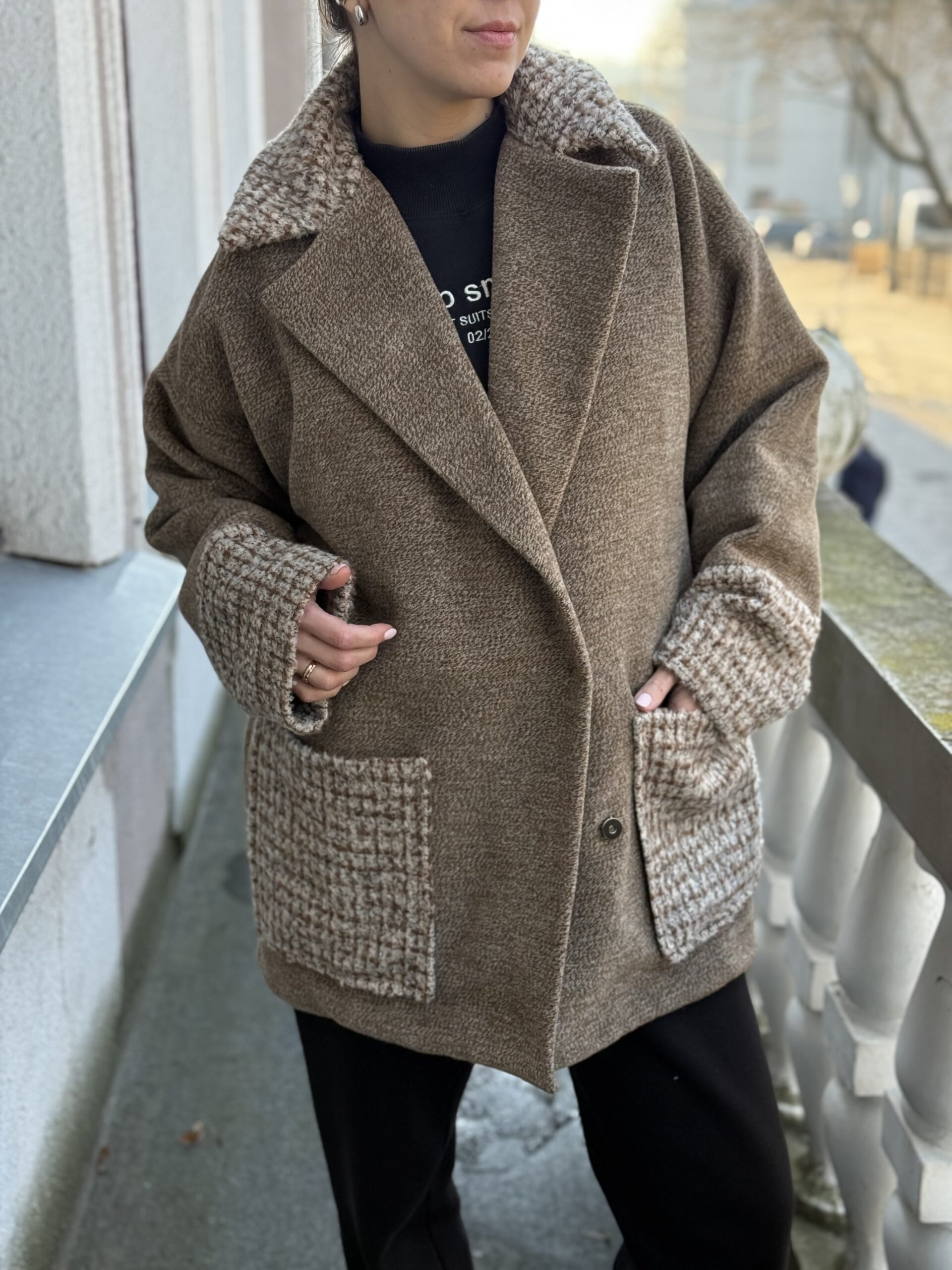 Rudas vilnonis paltas