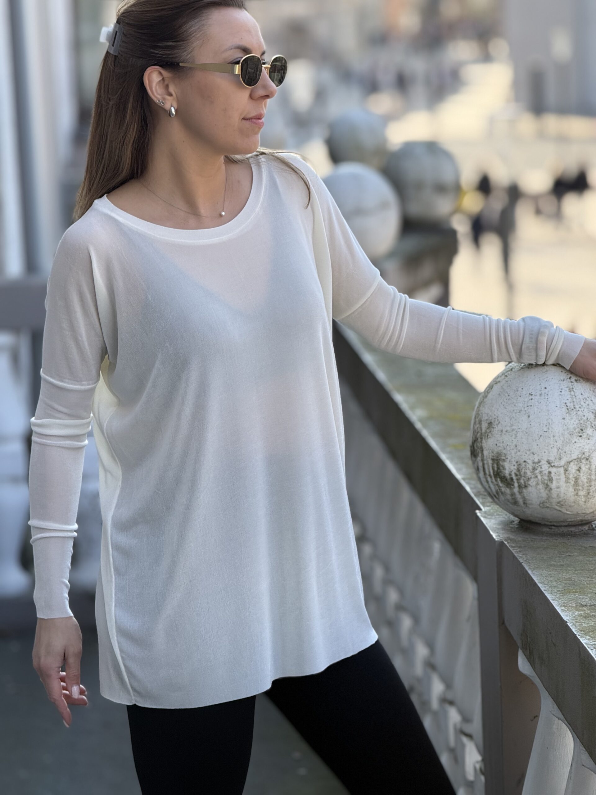 "šlapio trikotažo" labai krentanti palaidinė S dydis - Image 2