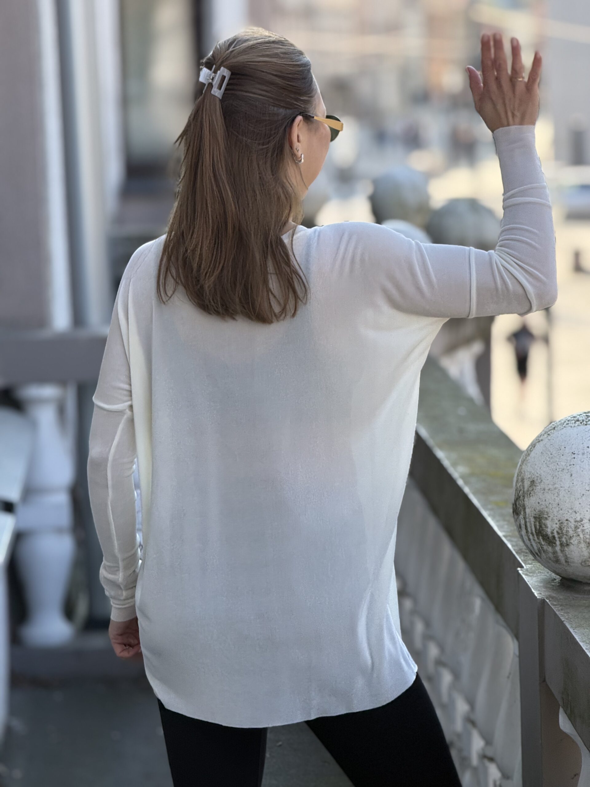 "šlapio trikotažo" labai krentanti palaidinė S dydis - Image 3