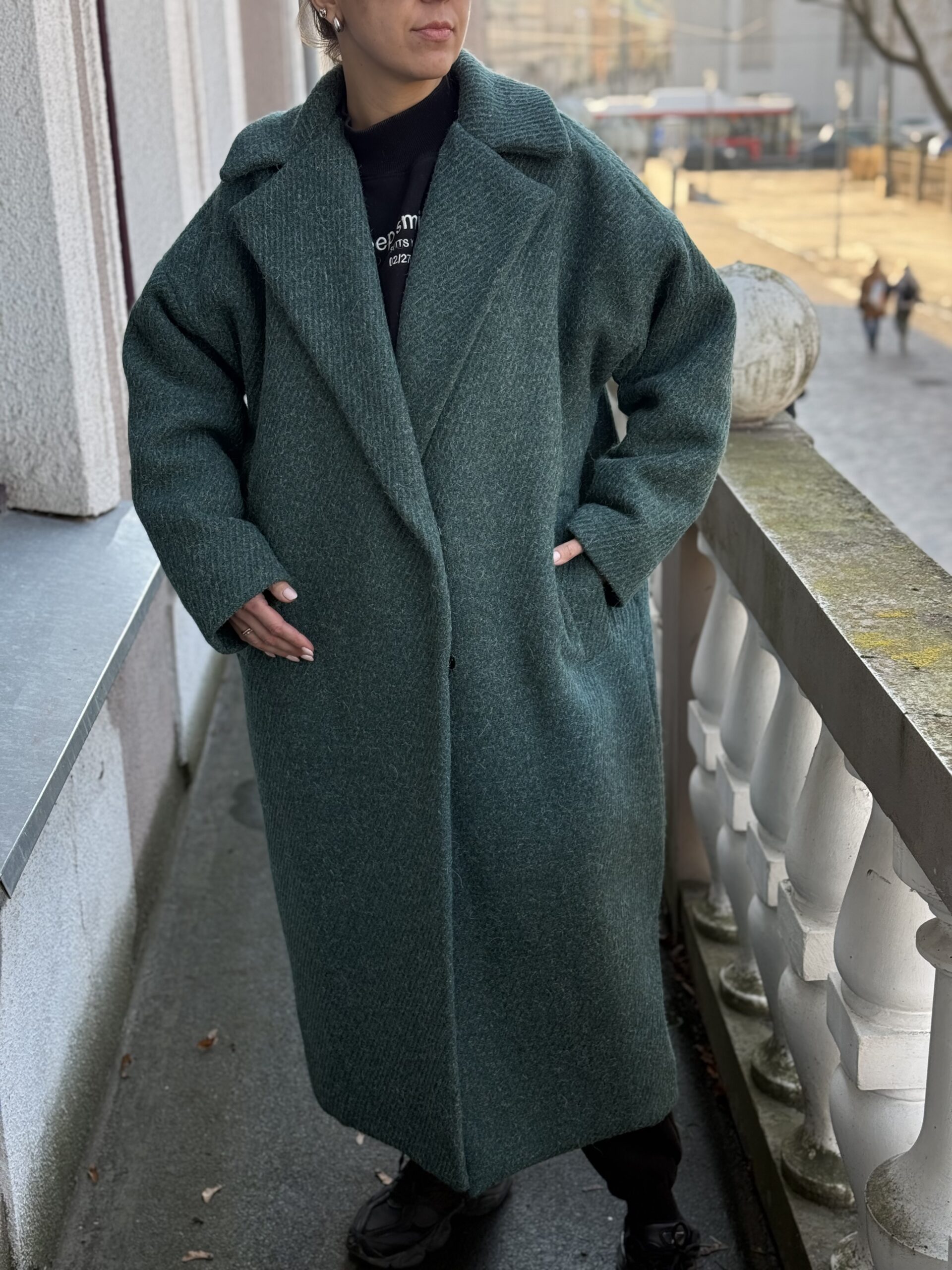 Žalsvas vilnonis paltas