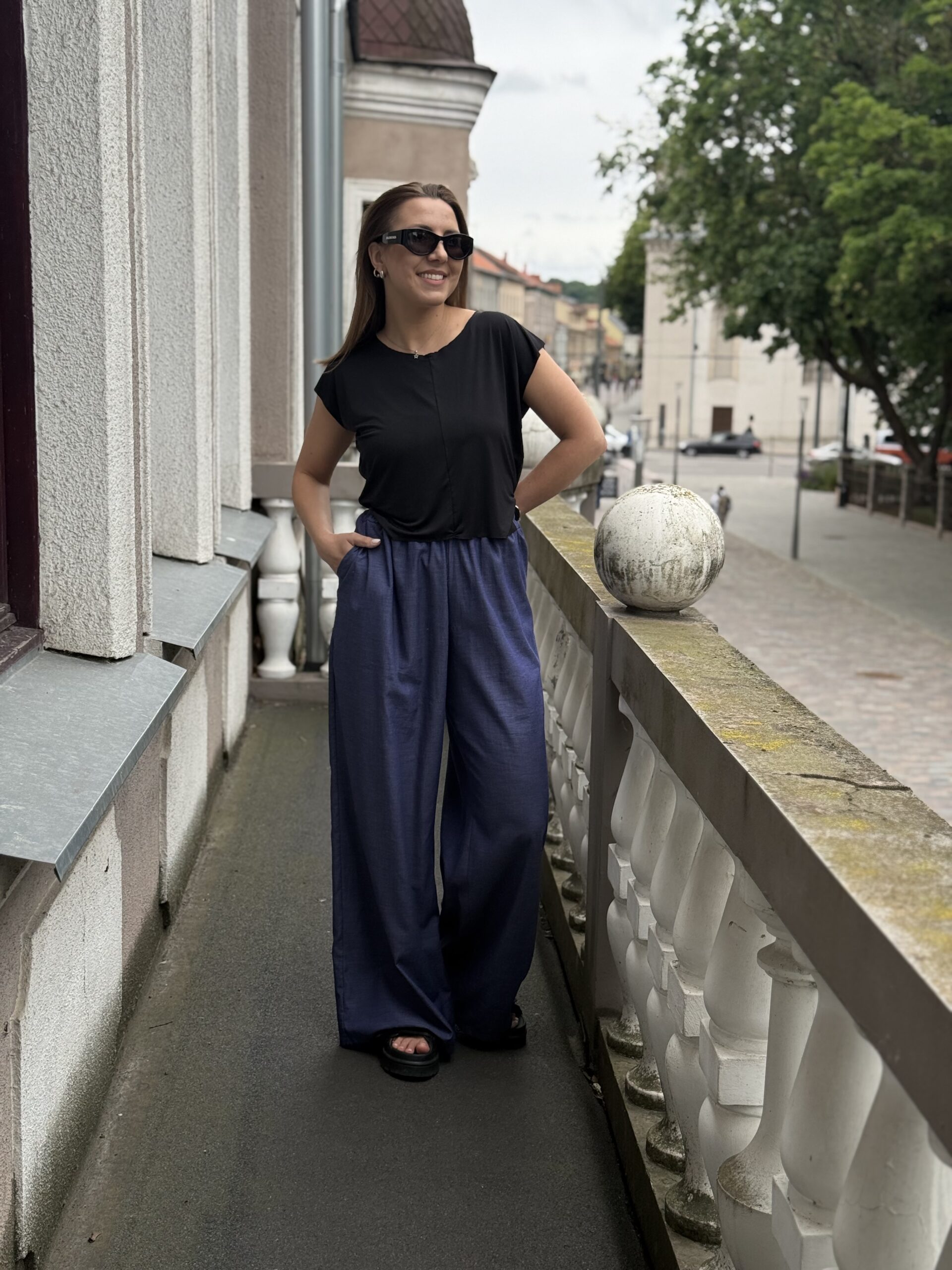 Tamsiai mėlyno, netampraus, panašaus į džinsą, audinio kelnės L-XL