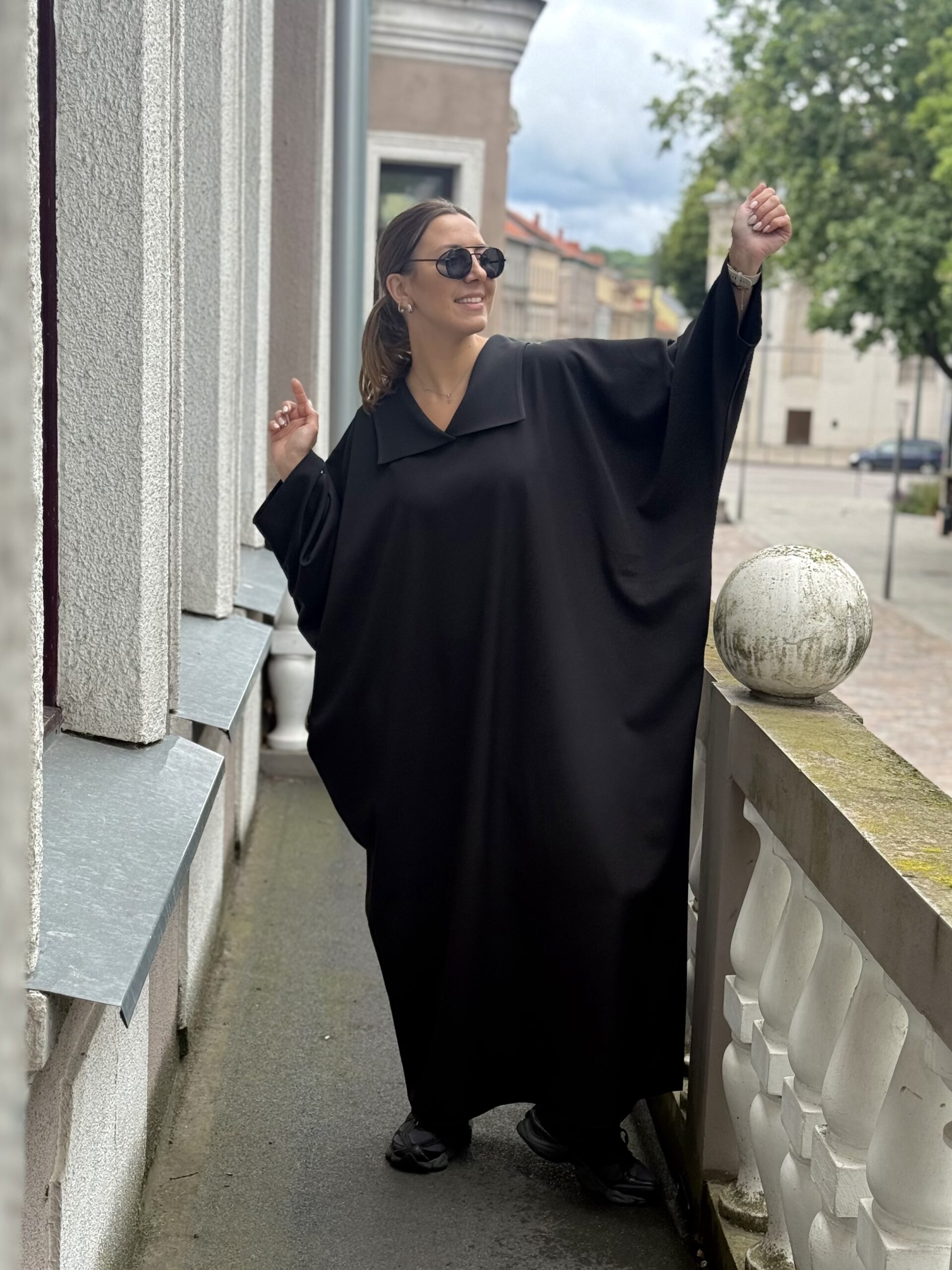 Suknelė juoda šikšnosparnio tipo su apykakle XL, be siūlių