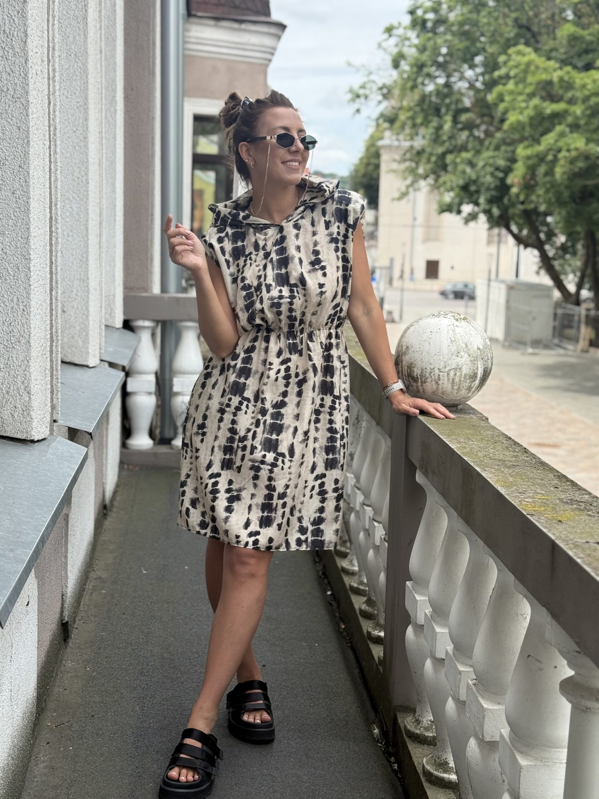 Suknelė su petukais ir kapišonu "MENIŠKA SIELA" (M dydis)