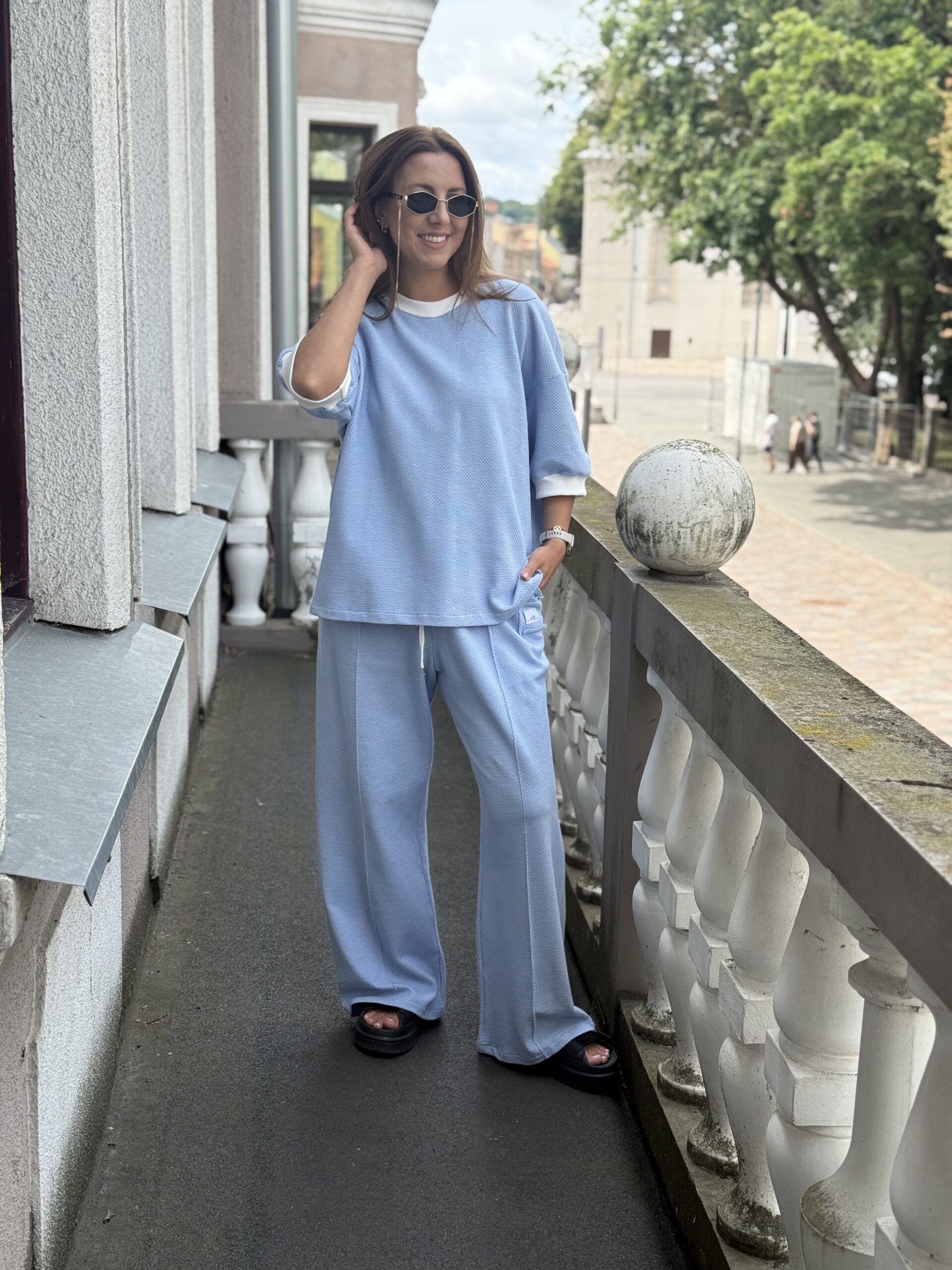 Žydras kostiumėlis L/XL dydis - kelnės+maikonas