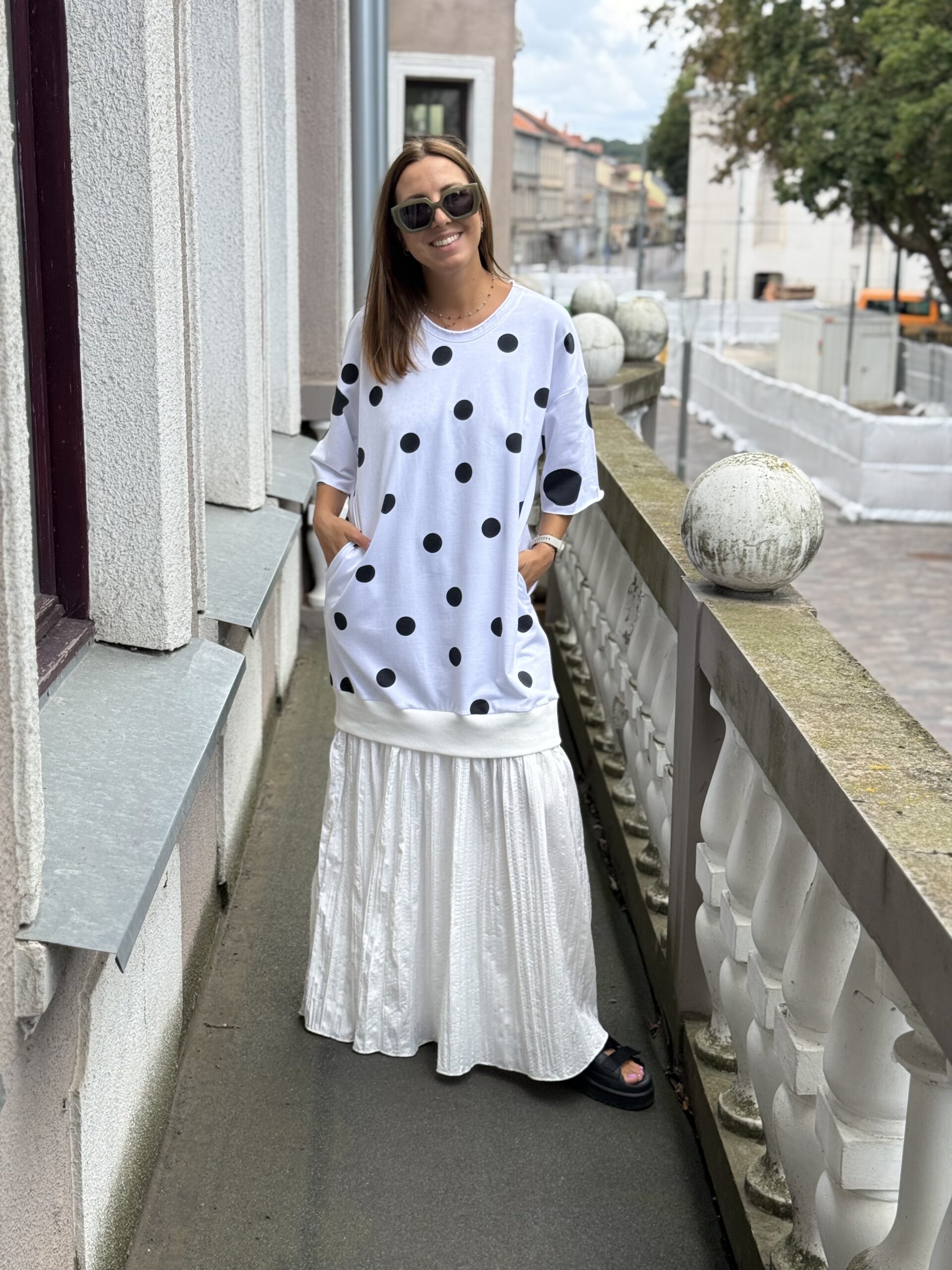 Balta suknelė su burbulai XL